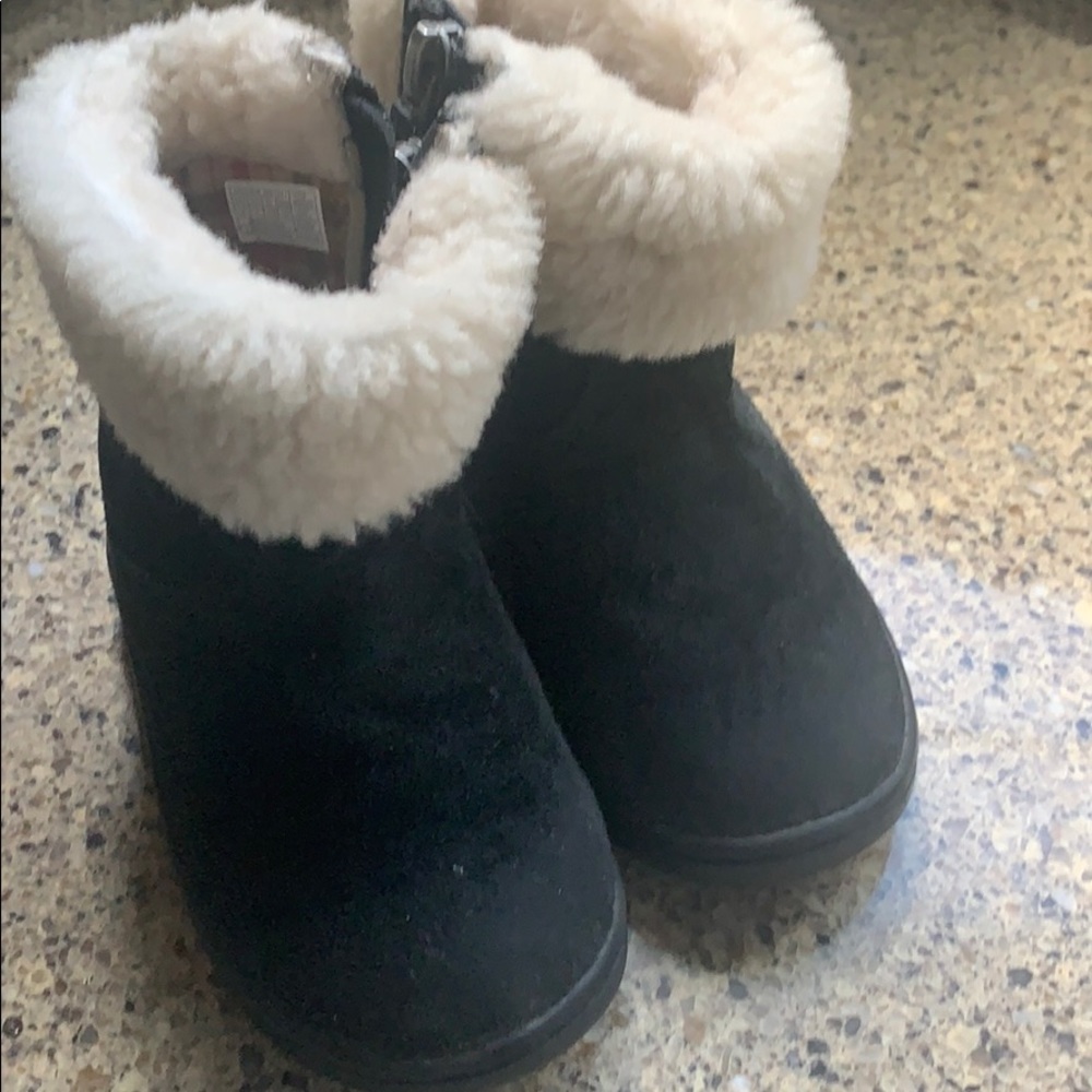 Toddler UGGS size 6